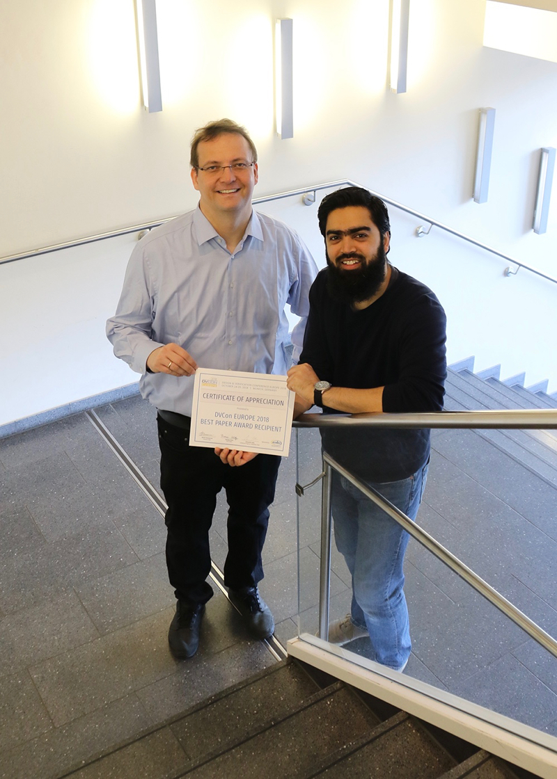 DFKI-Wissenschaftler Dr. Daniel Große und Muhammad Hassan mit Best Paper Award für innovativen Ansatz in der Verifikationsmethodik ausgezeichnet