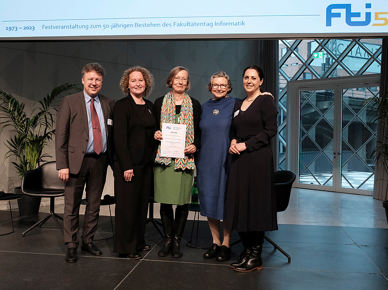 Preis für herausragende Gleichstellungsarbeit: Informatica Feminale ausgezeichnet   | Wolfgang Borrs